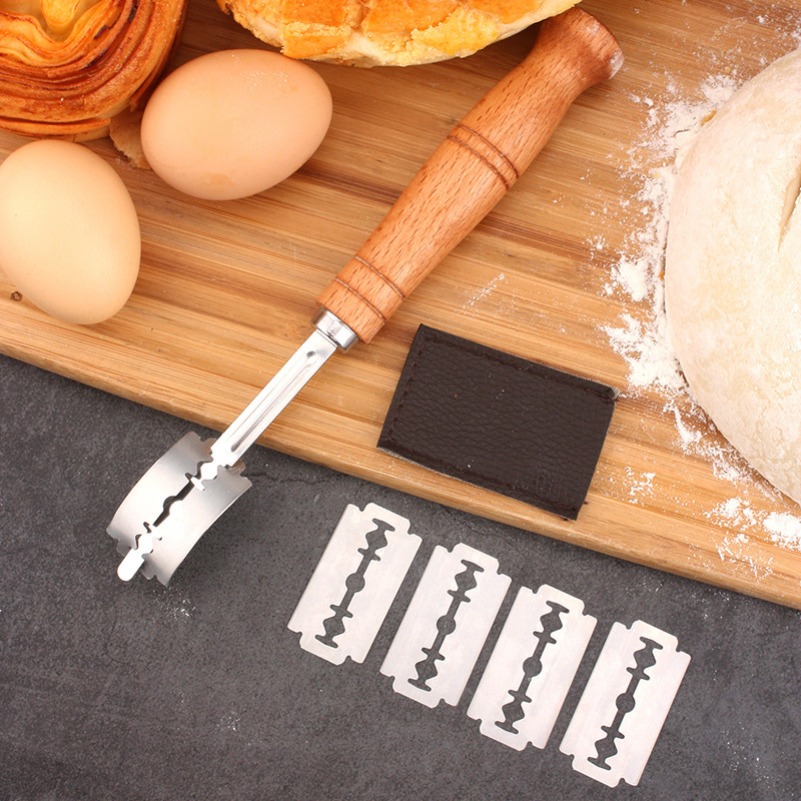 Dough Scraper Curved - Резак для теста и хлеба с
